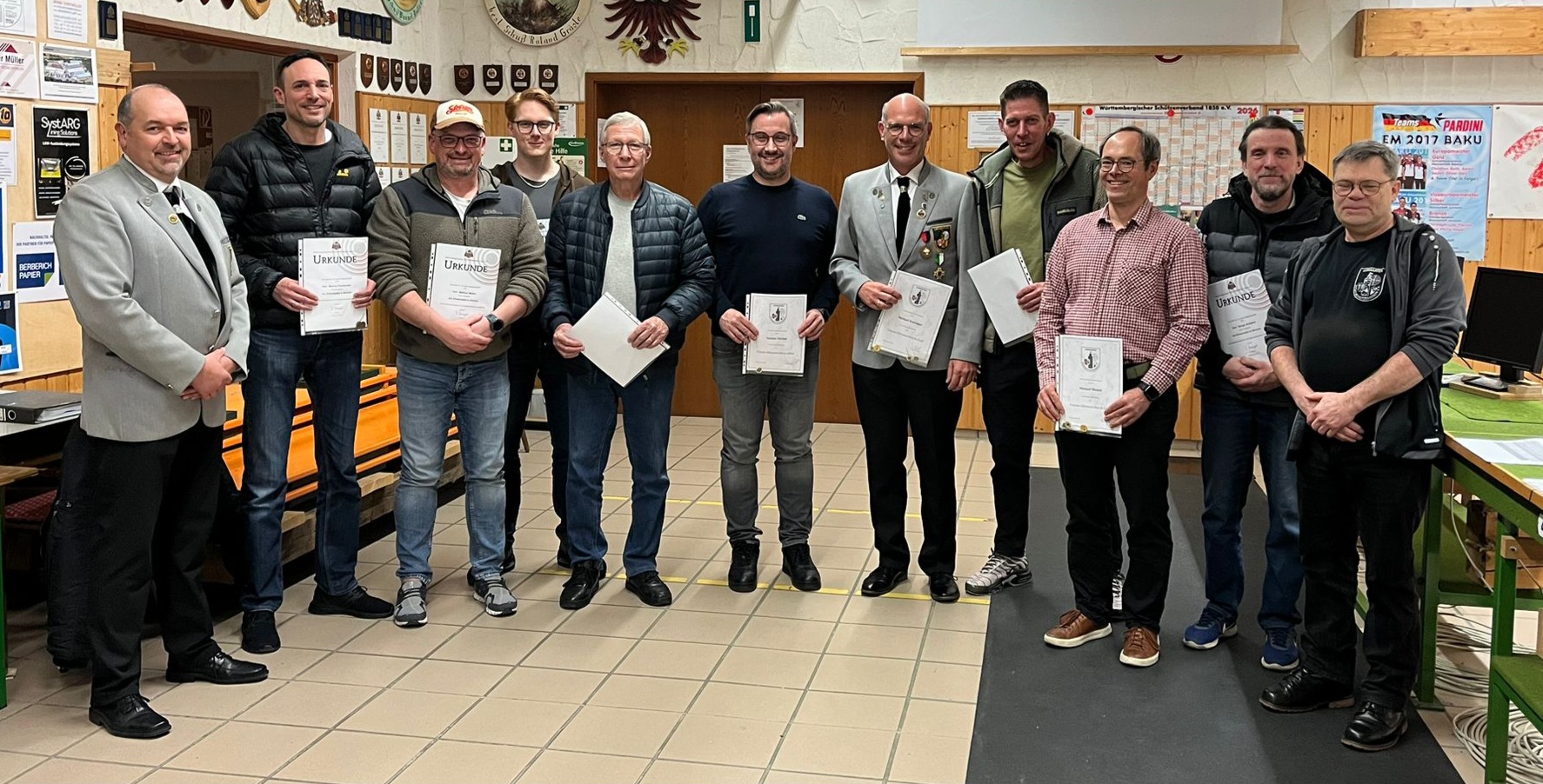 v. l. OSM I. Rath, M. Rampmeier (10), M. Weber (10), L. Waldhauer (10), G. Martin (25), M. Ströbel (25), M. Katzinger (40), M. Ulrich (40), M. Heckel (40), S. Antipkin (10), 2. Schützenmeister R. Jung